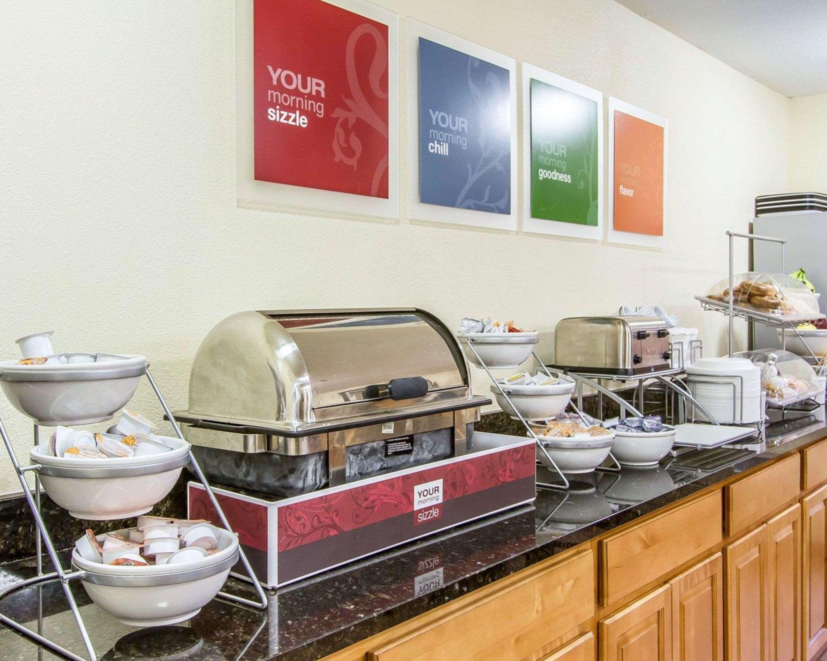 Quality Inn Macomb Near University Area Dış mekan fotoğraf