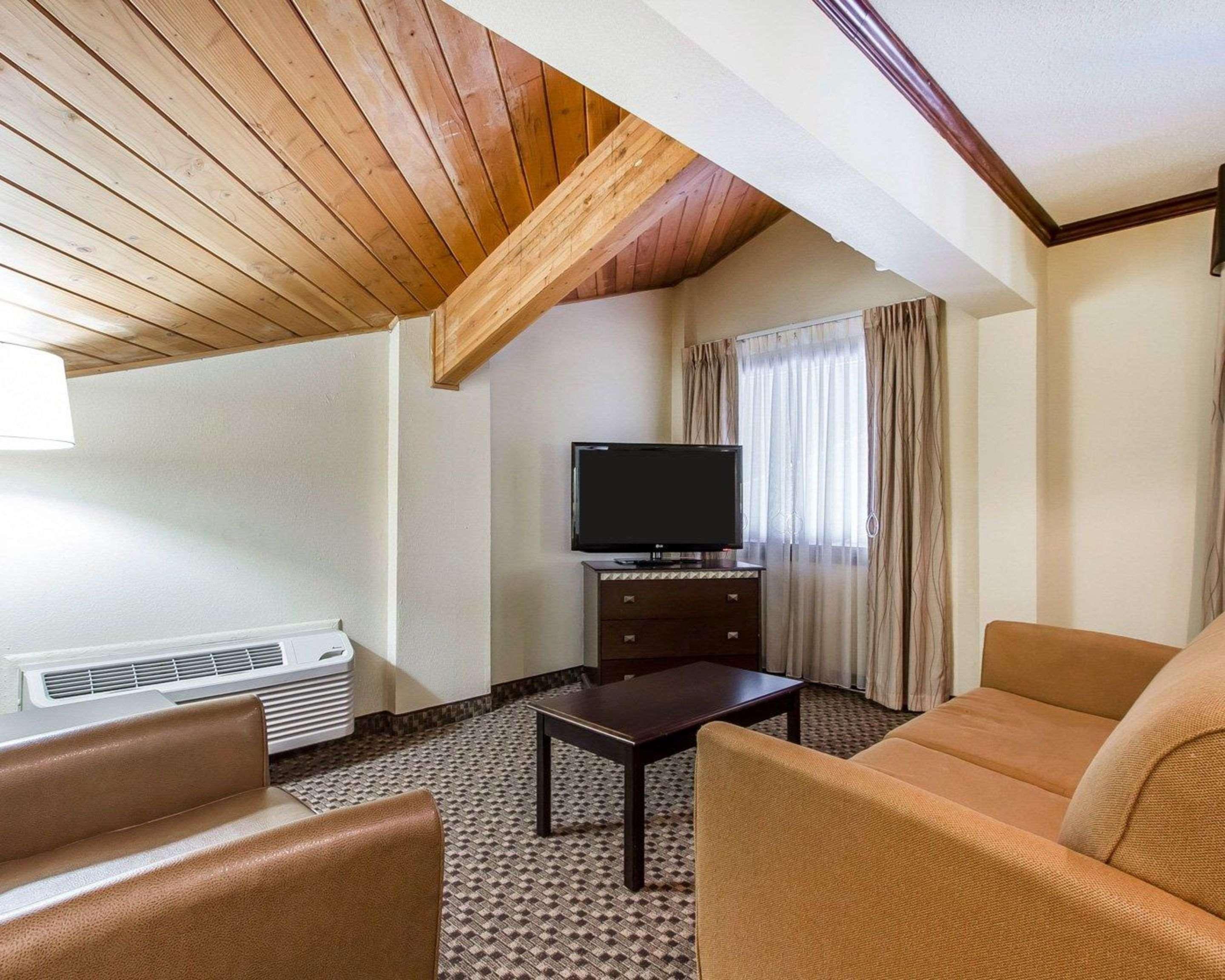 Quality Inn Macomb Near University Area Dış mekan fotoğraf