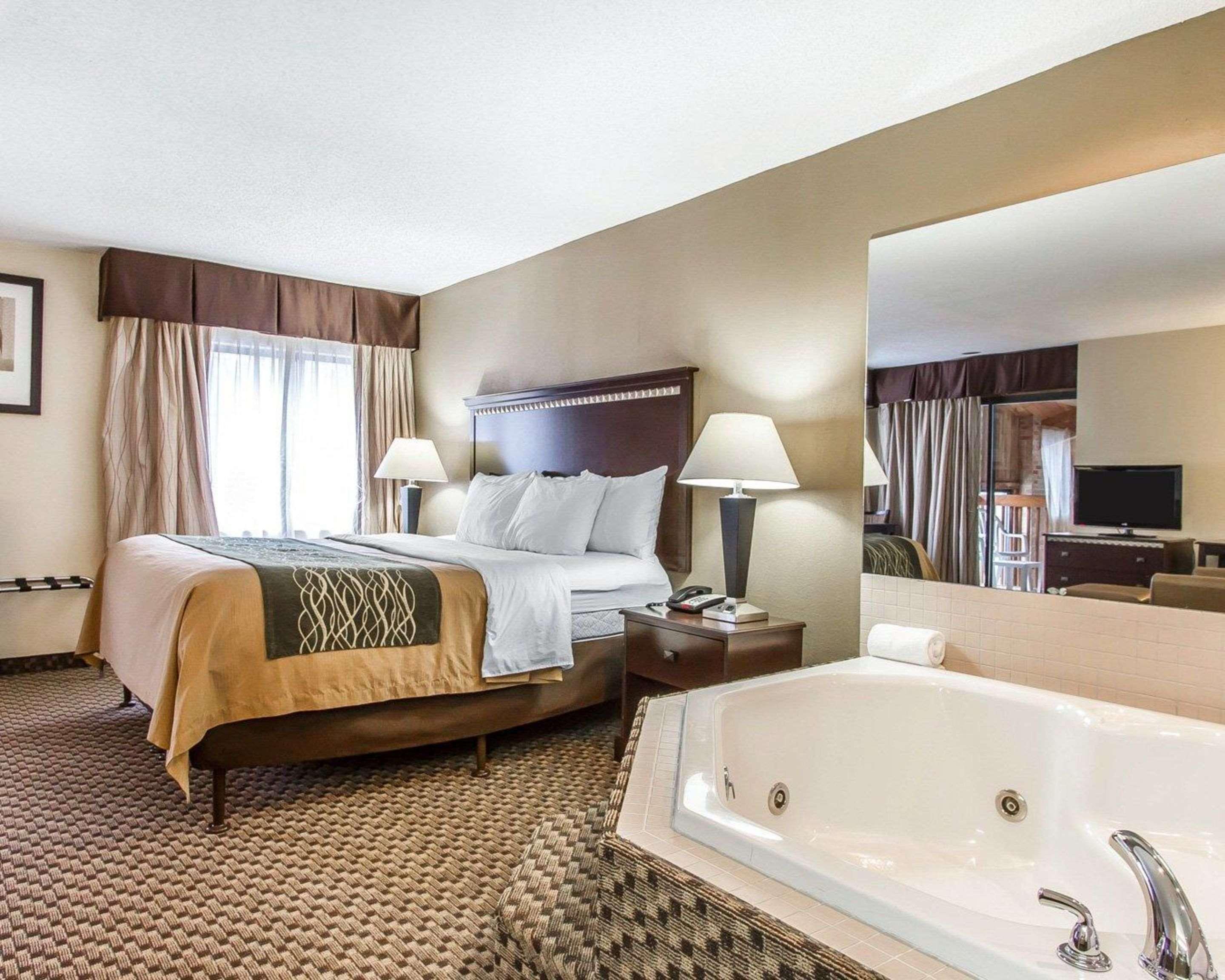 Quality Inn Macomb Near University Area Dış mekan fotoğraf