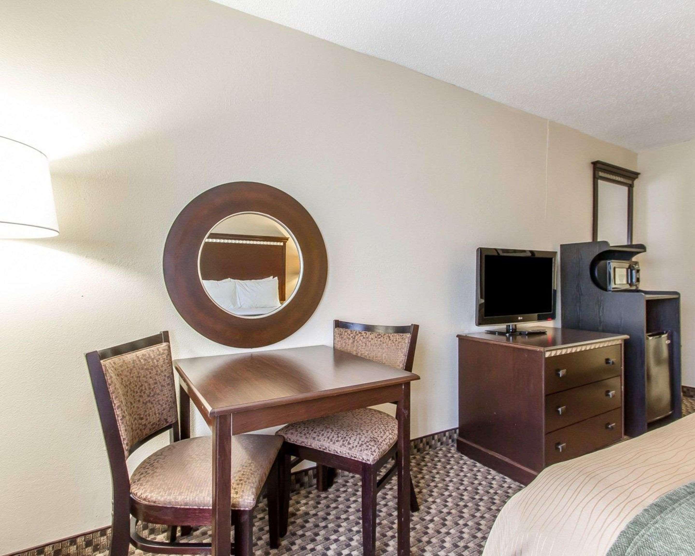 Quality Inn Macomb Near University Area Dış mekan fotoğraf