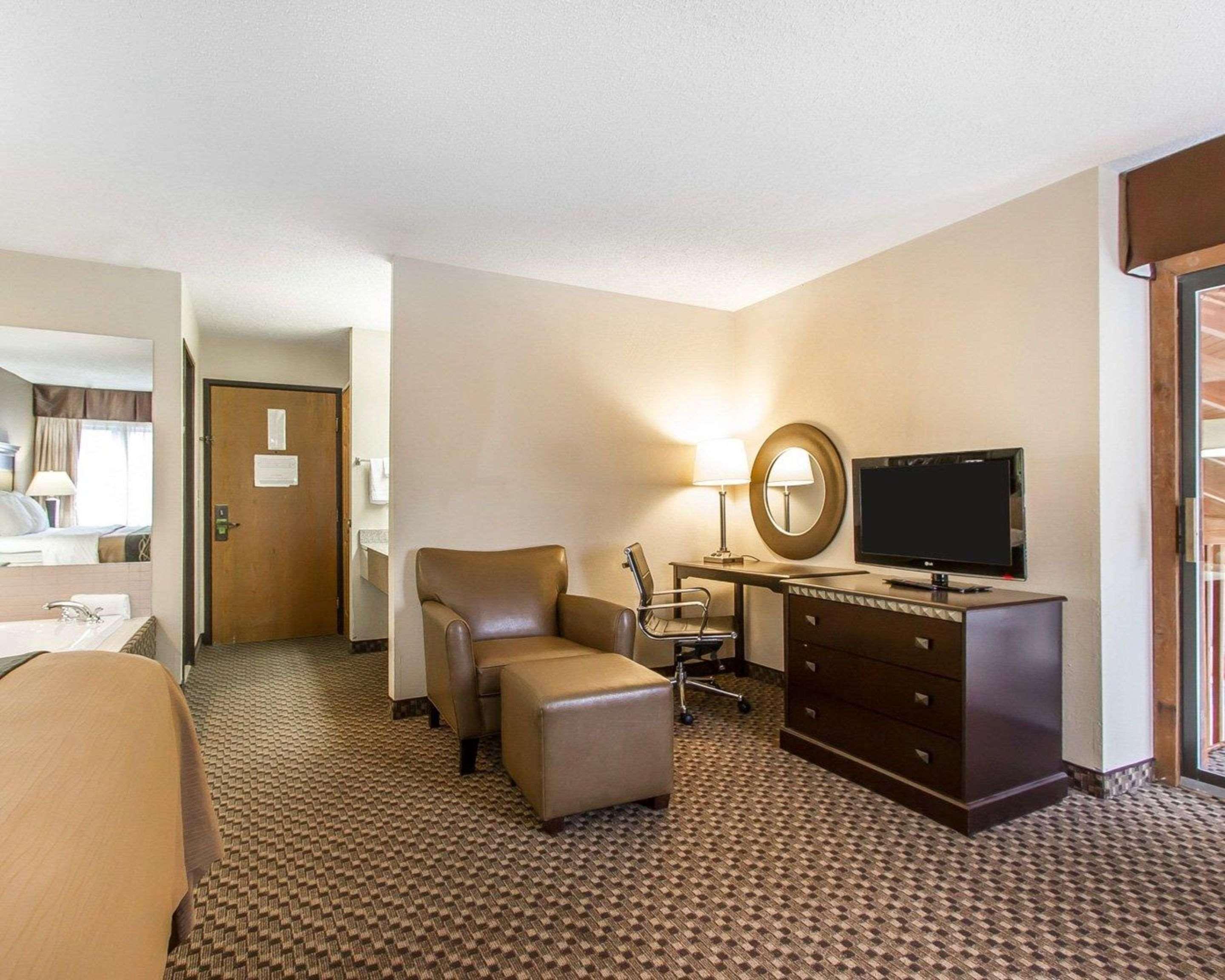 Quality Inn Macomb Near University Area Dış mekan fotoğraf