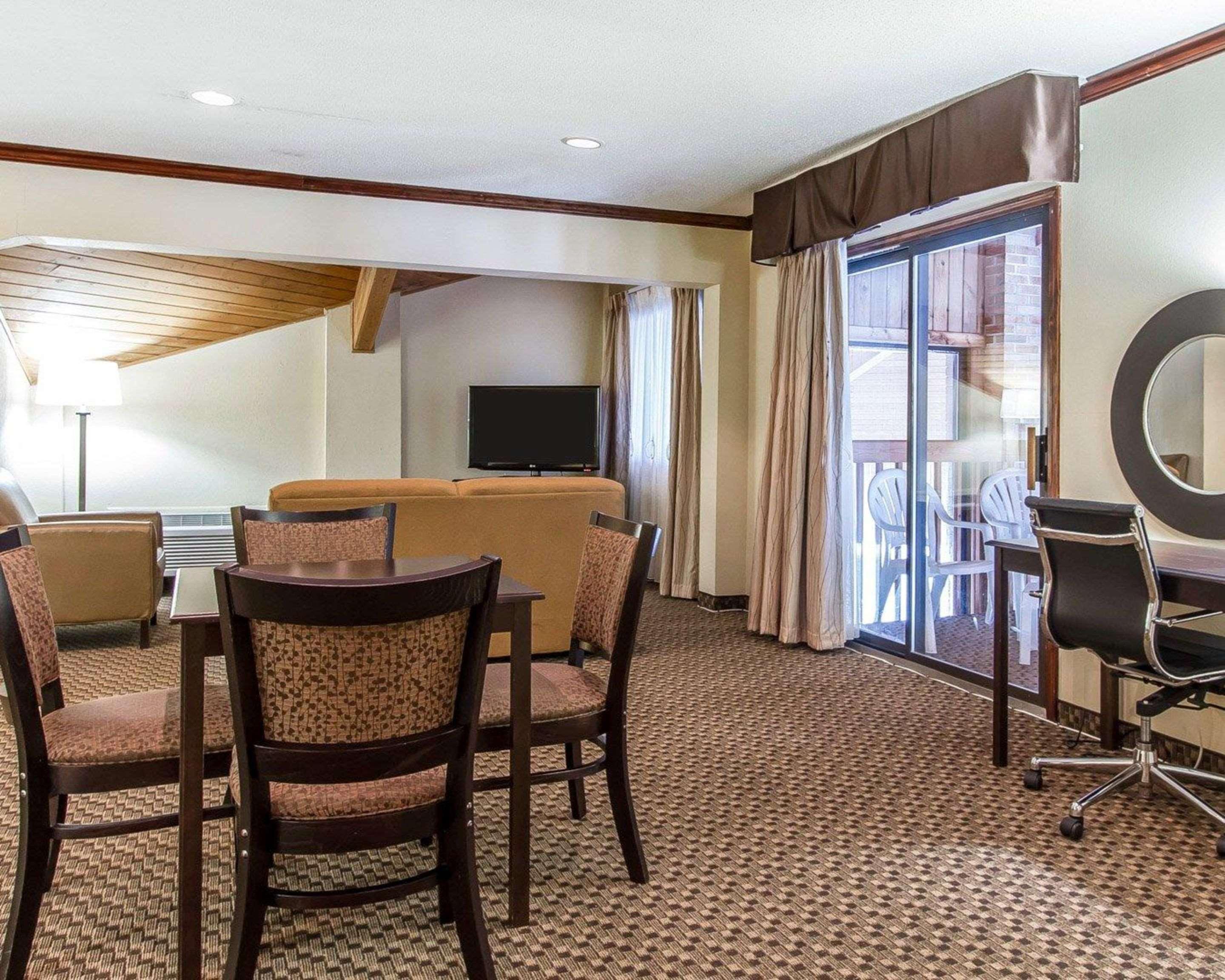 Quality Inn Macomb Near University Area Dış mekan fotoğraf