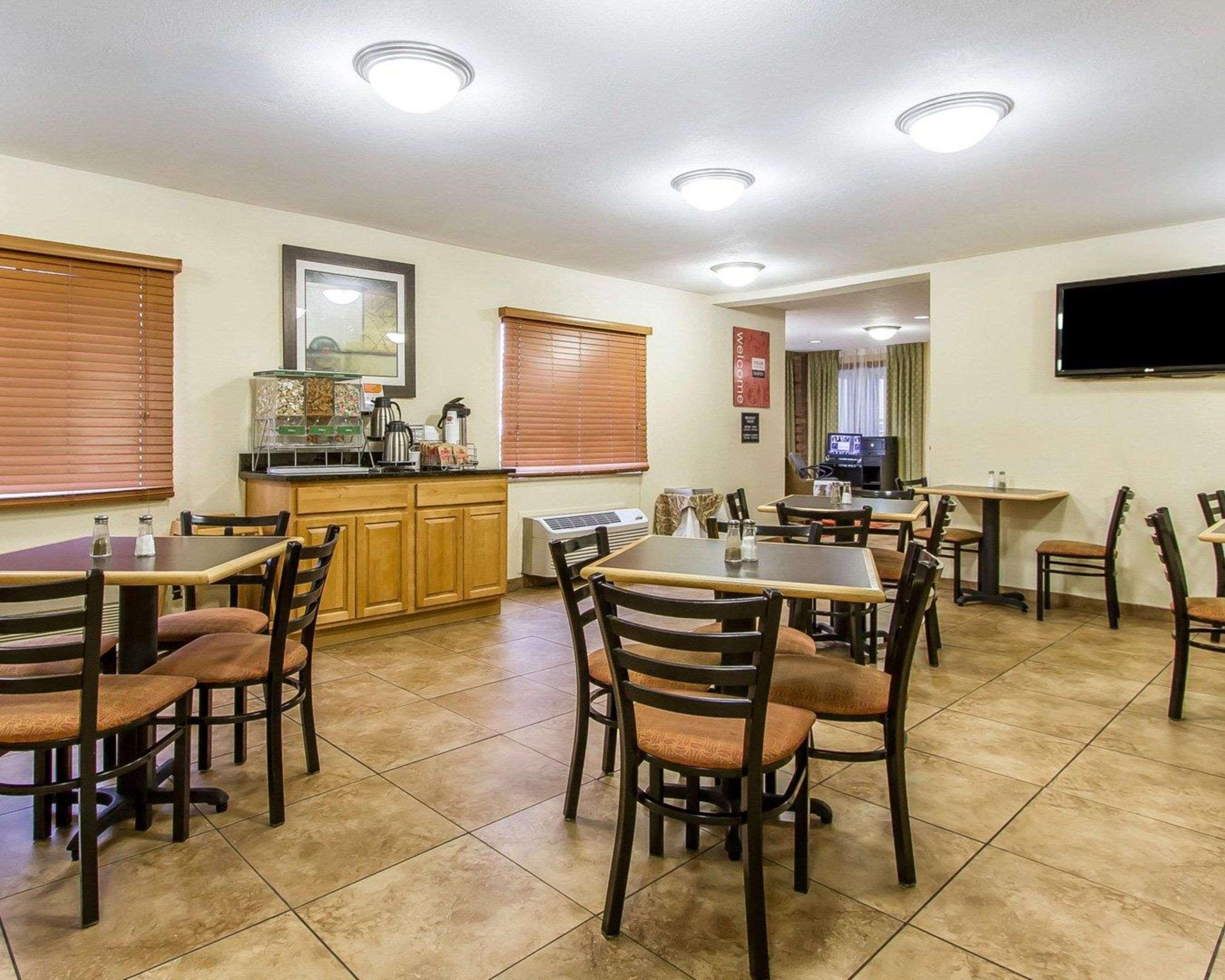 Quality Inn Macomb Near University Area Dış mekan fotoğraf