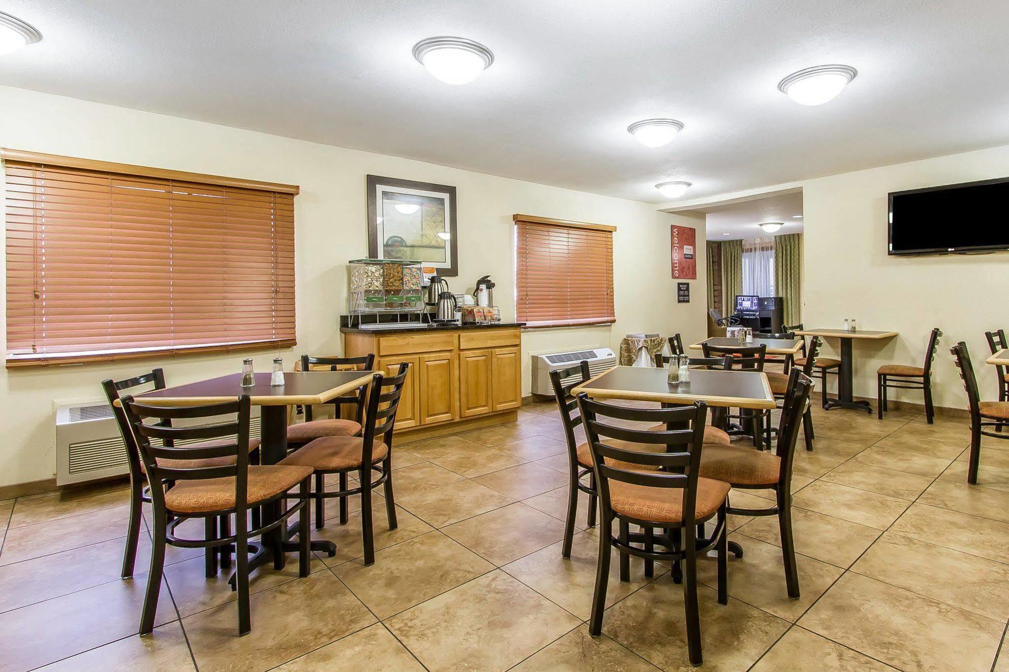 Quality Inn Macomb Near University Area Dış mekan fotoğraf