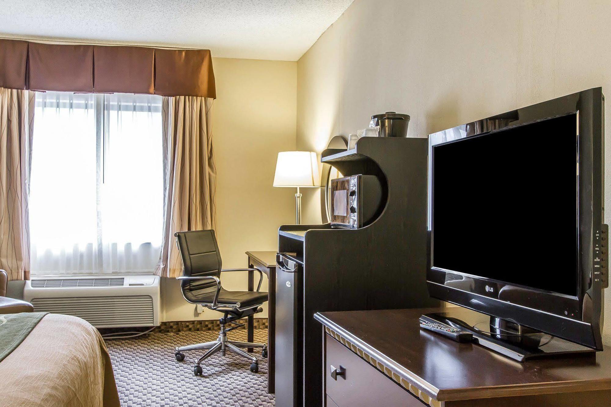 Quality Inn Macomb Near University Area Dış mekan fotoğraf