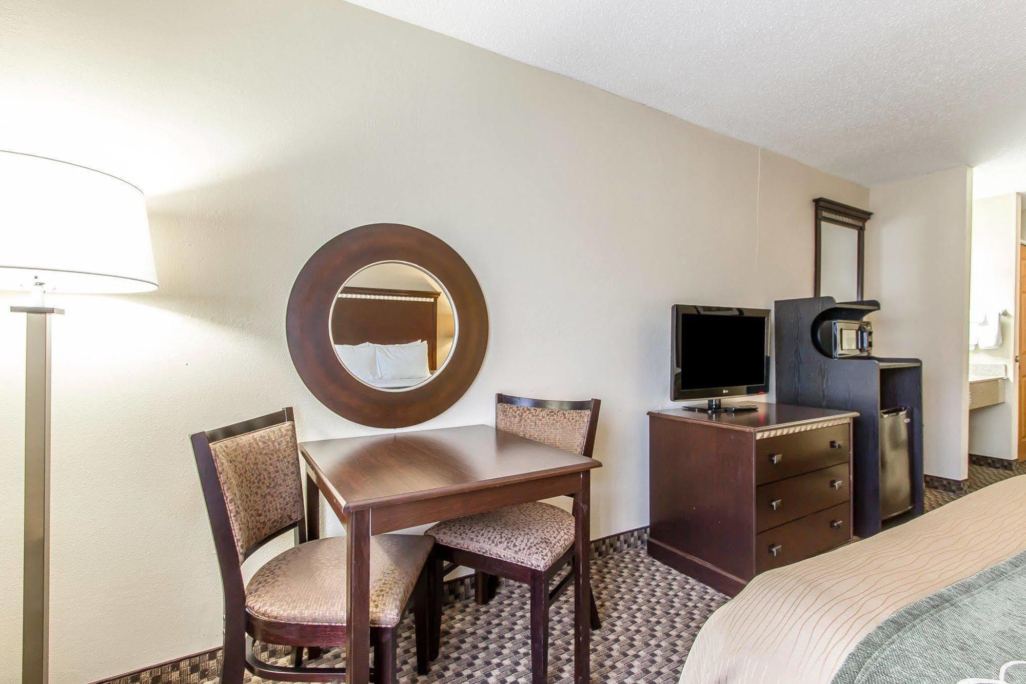 Quality Inn Macomb Near University Area Dış mekan fotoğraf