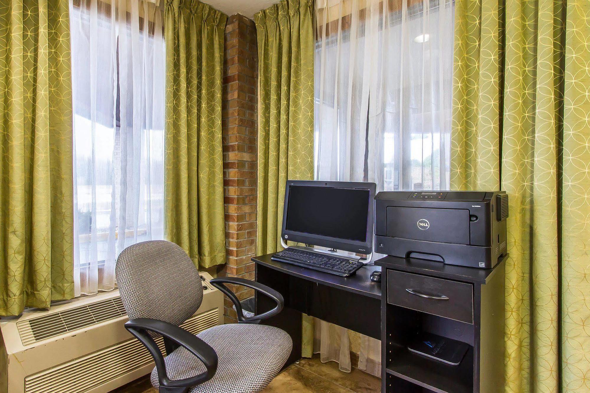 Quality Inn Macomb Near University Area Dış mekan fotoğraf