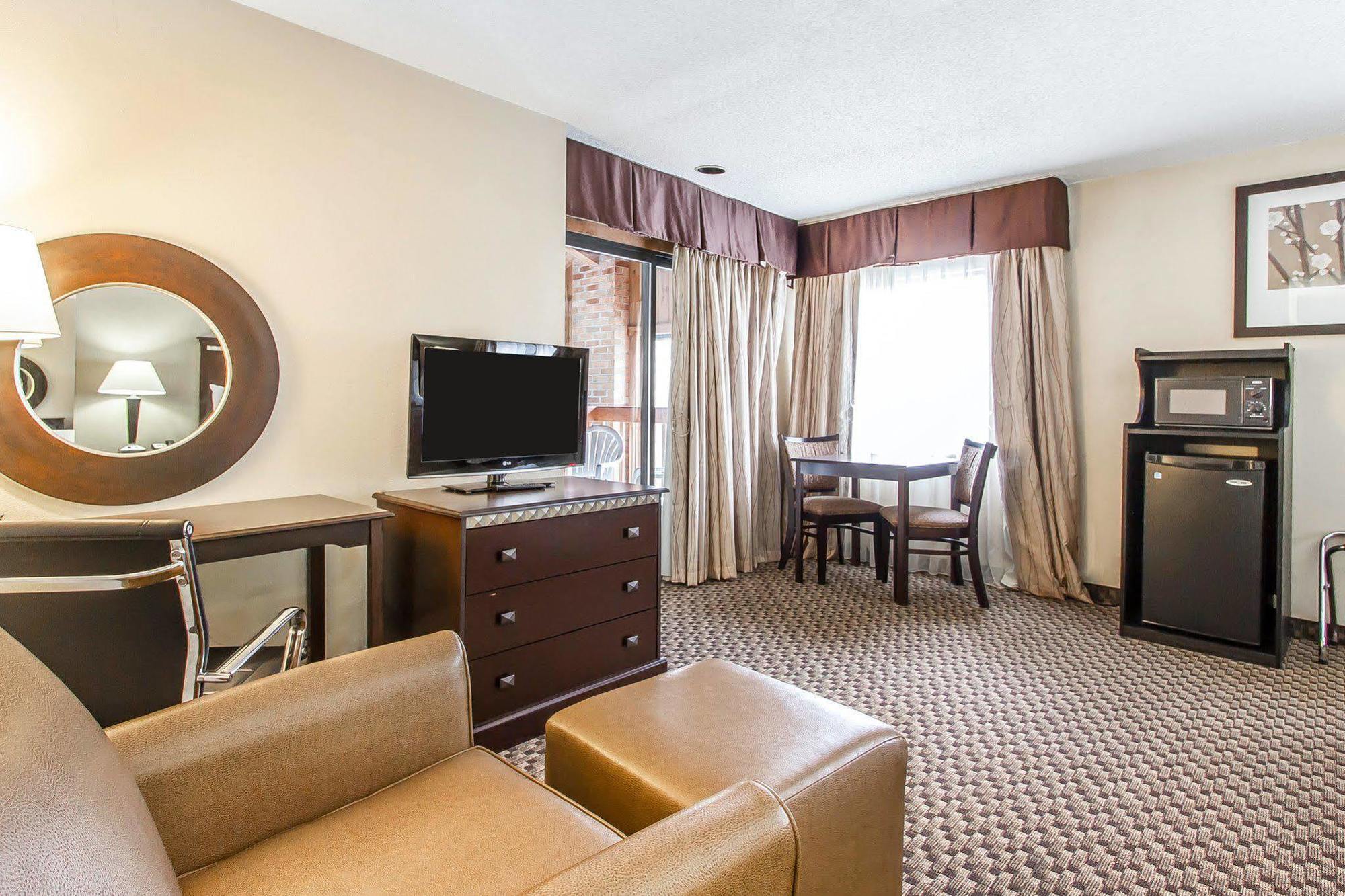Quality Inn Macomb Near University Area Dış mekan fotoğraf